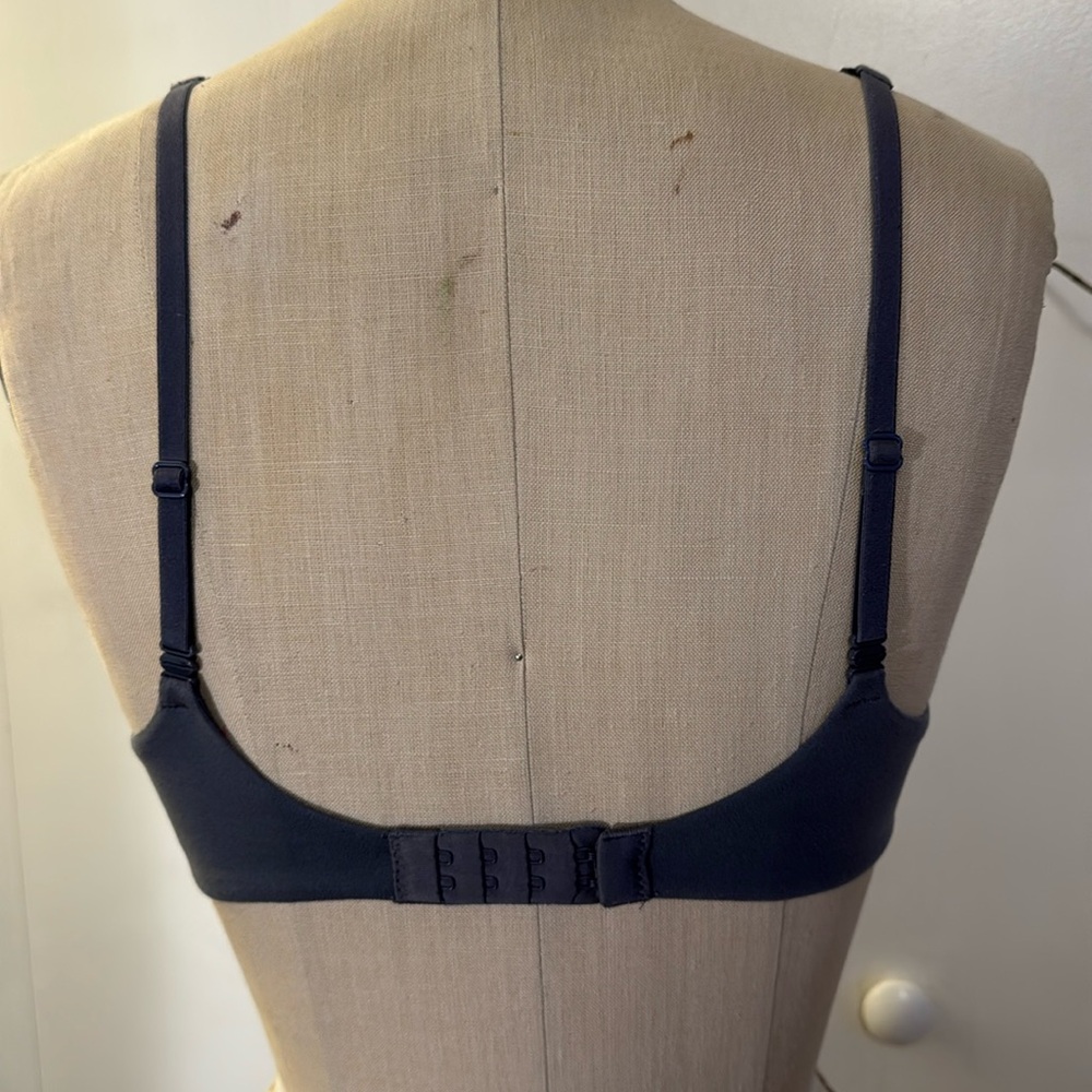 Victoria’s Secret Body by Victoria lined demi bra in gray - Picture 3 of 4
